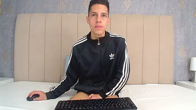 Snapshot of thiago19s chatting on July 2026 01:18:02 PM thiago19s online show from July 2026 01:18:02 PM