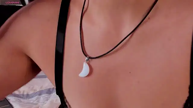 Snapshot of YenniferCurly chatting on December 2024 12:55:02 PM YenniferCurly online show from December 2024 12:55:02 PM