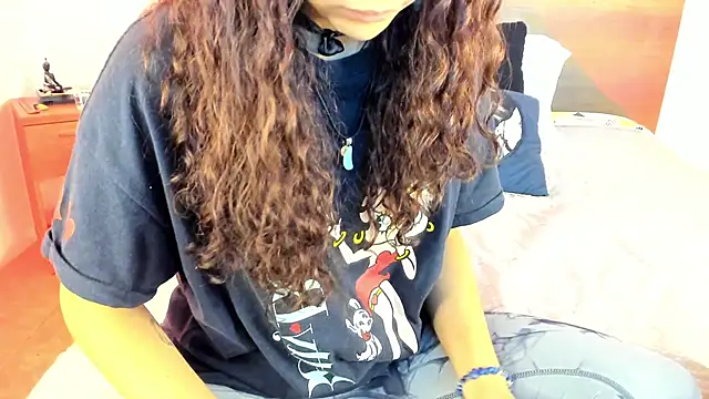 Snapshot of YenniferCurly chatting on February 2025 12:48:02 PM YenniferCurly online show from February 2025 12:48:02 PM