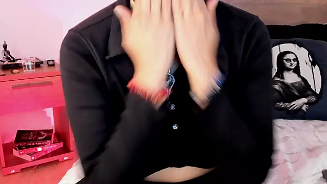 Snapshot of YenniferCurly chatting on February 2025 12:06:02 PM YenniferCurly online show from February 2025 12:06:02 PM