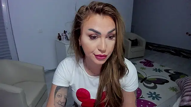 Snapshot of GlossyDiamondX chatting on January 2025 04:58:02 AM GlossyDiamondX online show from January 2025 04:58:02 AM