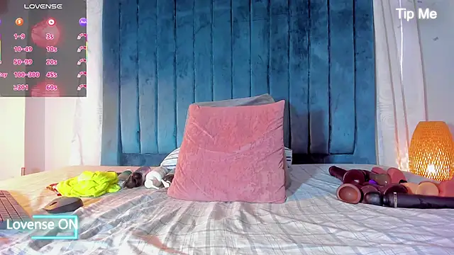 blondehorny69 online show from October 2025 07:34:01 PM