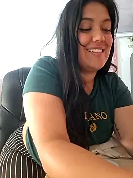 Snapshot of Sophie-hatter chatting on April 2026 08:53:02 PM Sophie-hatter online show from April 2026 08:53:02 PM