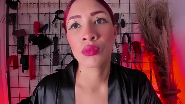 Snapshot of charrlotte_quinn chatting on November 2025 02:49:01 PM charrlotte quinn online show from November 2025 02:49:01 PM