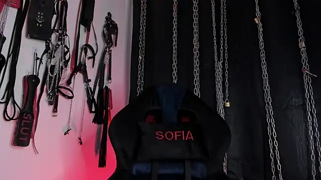 charrlotte quinn online show from April 2026 01:52:02 PM