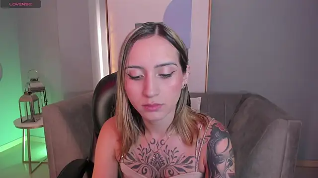 MollySundersX online show from November 2025 04:01:02 AM