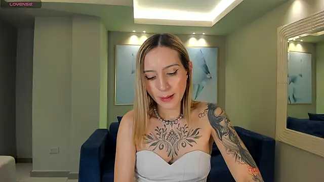 MollySundersX online show from April 2026 08:39:01 PM