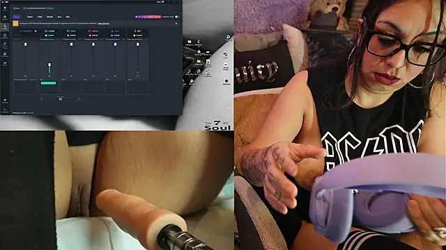 Snapshot of IndiaBlaze chatting on October 2025 03:19:01 AM IndiaBlaze online show from October 2025 03:19:01 AM