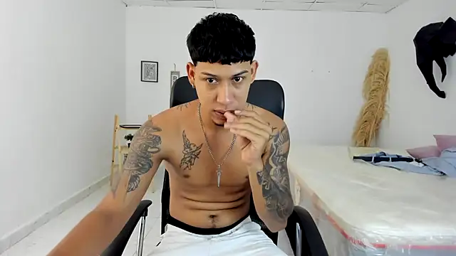 Snapshot of slim_master12 chatting on April 2026 09:56:01 PM slim master12 online show from April 2026 09:56:01 PM