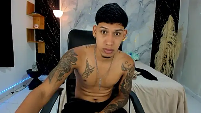 Snapshot of slim_master12 chatting on April 2026 12:04:01 AM slim master12 online show from April 2026 12:04:01 AM