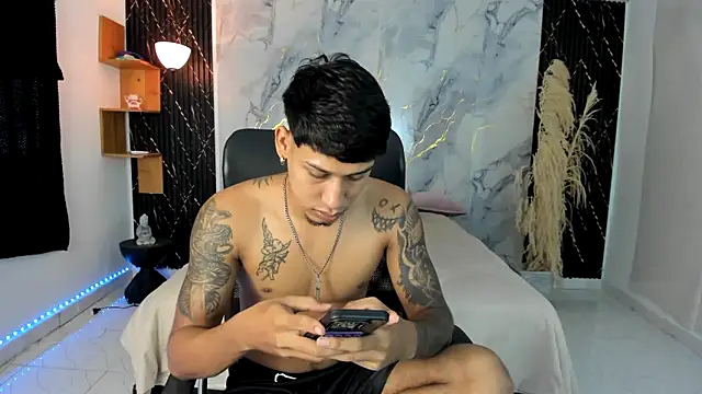 Snapshot of slim_master12 chatting on April 2026 10:01:02 PM slim master12 online show from April 2026 10:01:02 PM