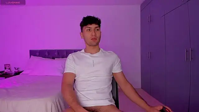 Snapshot of Valerio_James7 chatting on February 2025 11:36:02 PM Valerio James7 online show from February 2025 11:36:02 PM