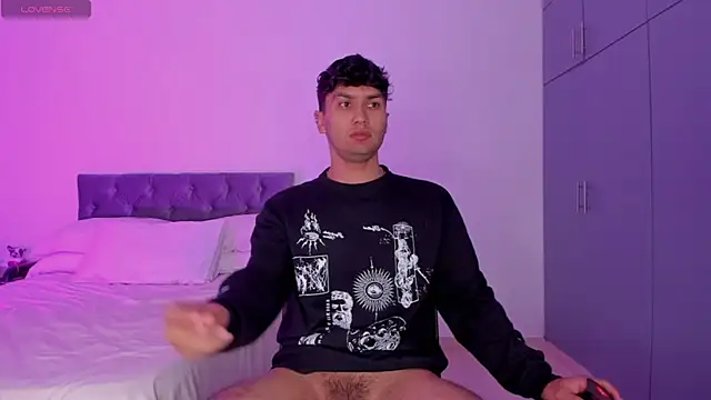 Snapshot of Valerio_James7 chatting on February 2025 10:19:02 PM Valerio James7 online show from February 2025 10:19:02 PM