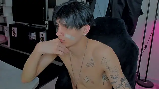 Snapshot of MarkBrowniii chatting on April 2026 04:48:01 PM MarkBrowniii online show from April 2026 04:48:01 PM