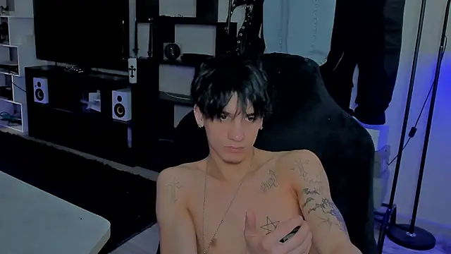 Snapshot of MarkBrowniii chatting on April 2026 01:44:01 PM MarkBrowniii online show from April 2026 01:44:01 PM