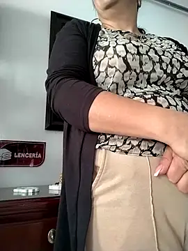 Snapshot of Natasha_milf__ chatting on April 2026 12:55:02 PM Natasha milf online show from April 2026 12:55:02 PM