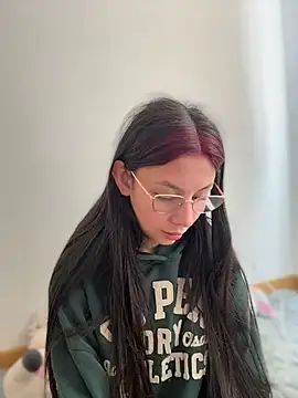 Snapshot of Bonniepark chatting on December 2025 06:06:01 PM Bonniepark online show from December 2025 06:06:01 PM