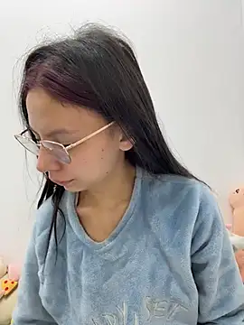 Snapshot of Bonniepark chatting on December 2025 10:09:01 AM Bonniepark online show from December 2025 10:09:01 AM