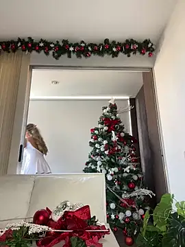  laura 02 online show from December 2024 05:52:02 PM