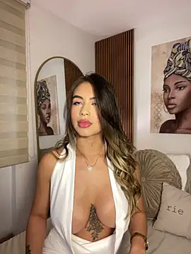  laura 02 online show from October 2025 06:47:02 PM