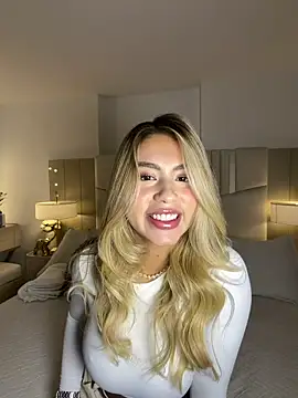 Snapshot of _laura_02 chatting on March 2026 06:25:02 PM laura 02 online show from March 2026 06:25:02 PM