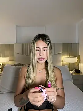 Snapshot of _laura_02 chatting on March 2026 06:55:01 PM laura 02 online show from March 2026 06:55:01 PM