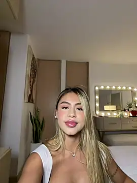 Snapshot of _laura_02 chatting on March 2026 07:39:01 PM laura 02 online show from March 2026 07:39:01 PM