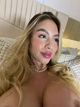 Snapshot of _laura_02 chatting on April 2026 08:57:02 PM laura 02 online show from April 2026 08:57:02 PM