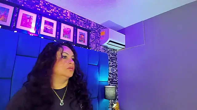 Snapshot of hanny_milf chatting on November 2025 11:43:01 AM hanny milf online show from November 2025 11:43:01 AM