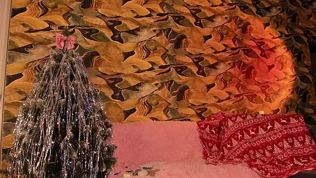 Snapshot of CrystalRey chatting on December 2024 04:11:01 AM CrystalRey online show from December 2024 04:11:01 AM