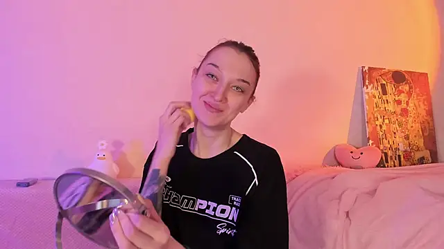 Snapshot of CrystalRey chatting on February 2025 04:04:01 AM CrystalRey online show from February 2025 04:04:01 AM