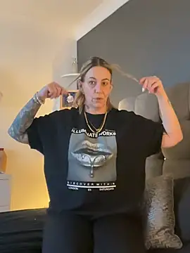 blondebitch2 online show from January 2025 02:32:02 PM