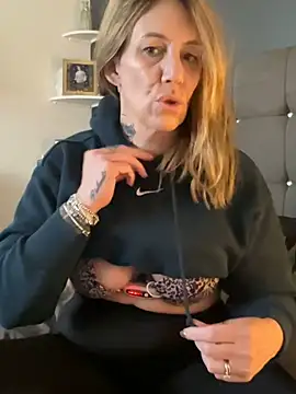 blondebitch2 online show from January 2025 02:28:02 PM