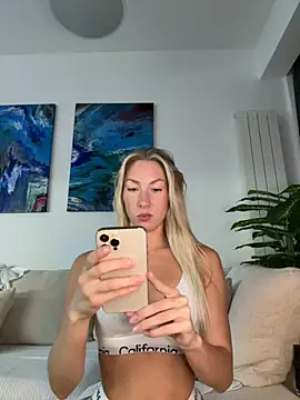 LuisaBecker online show from October 2025 03:18:02 PM