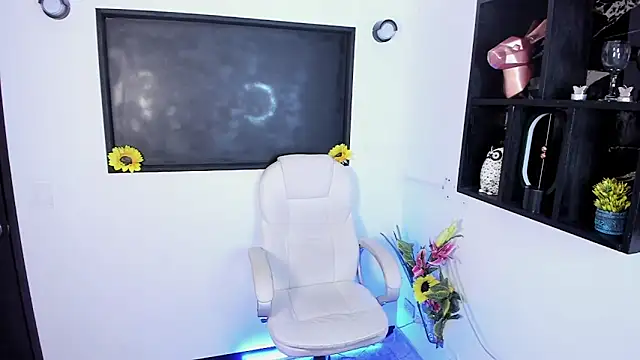 Snapshot of xenia_golden chatting on March 2026 09:43:02 PM xenia golden online show from March 2026 09:43:02 PM