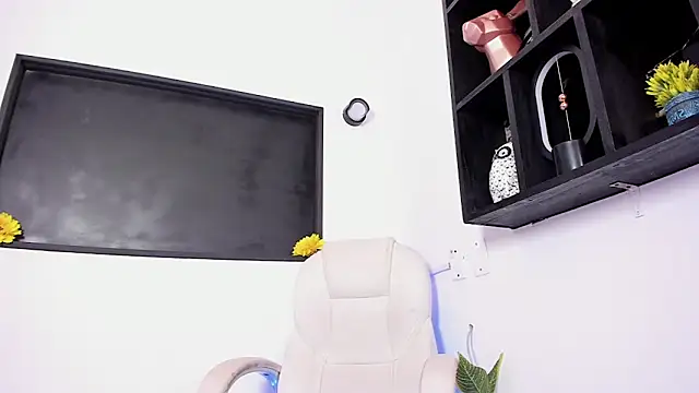 Snapshot of xenia_golden chatting on March 2026 08:27:02 PM xenia golden online show from March 2026 08:27:02 PM