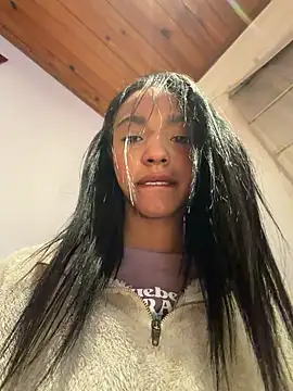 Snapshot of xenia_golden chatting on March 2026 08:19:01 AM xenia golden online show from March 2026 08:19:01 AM