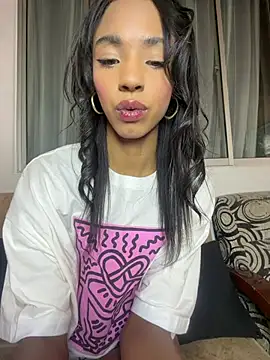 Snapshot of xenia_golden chatting on March 2026 04:51:01 PM xenia golden online show from March 2026 04:51:01 PM