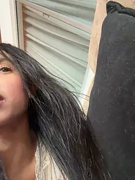 Snapshot of xenia_golden chatting on April 2026 07:51:02 PM xenia golden online show from April 2026 07:51:02 PM