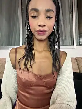 Snapshot of xenia_golden chatting on April 2026 06:57:01 PM xenia golden online show from April 2026 06:57:01 PM