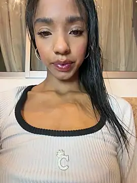 Snapshot of xenia_golden chatting on April 2026 10:33:01 AM xenia golden online show from April 2026 10:33:01 AM