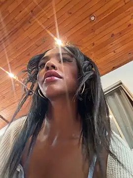 Snapshot of xenia_golden chatting on April 2026 01:13:01 PM xenia golden online show from April 2026 01:13:01 PM