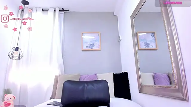  AlejaCruz  online show from April 2026 06:01:01 PM