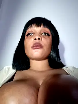 Snapshot of Busty_Bambi chatting on February 2025 06:05:01 PM Busty Bambi online show from February 2025 06:05:01 PM