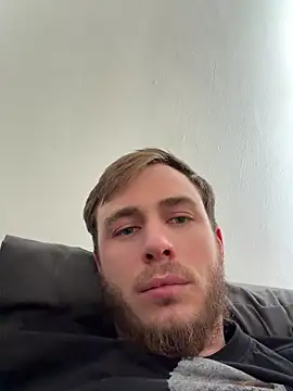 Julian128 online show from April 2026 04:42:02 PM