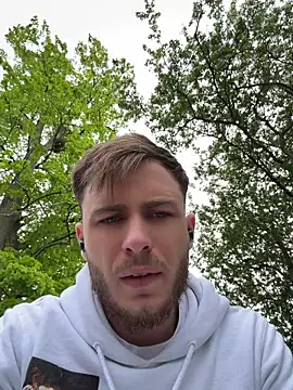 Julian128 online show from May 2026 02:22:01 PM