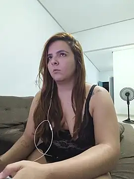 Snapshot of Bruninha_Hot10 chatting on June 2026 06:39:01 AM Bruninha Hot10 online show from June 2026 06:39:01 AM
