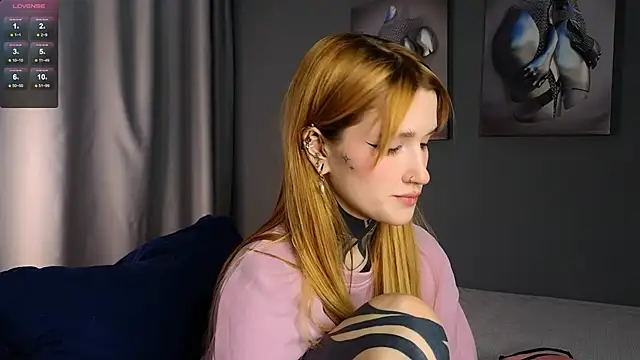 Snapshot of SophieInkk chatting on February 2025 08:13:02 PM SophieInkk online show from February 2025 08:13:02 PM