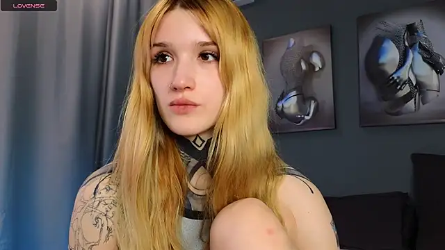 Snapshot of SophieInkk chatting on March 2025 09:05:02 PM SophieInkk online show from March 2025 09:05:02 PM