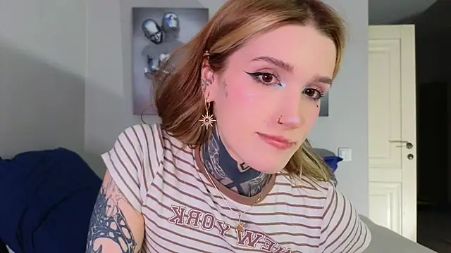 Snapshot of SophieInkk chatting on October 2025 11:56:02 PM SophieInkk online show from October 2025 11:56:02 PM